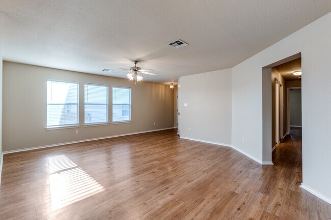 Foto del edificio - 361 Prickly Pear Dr