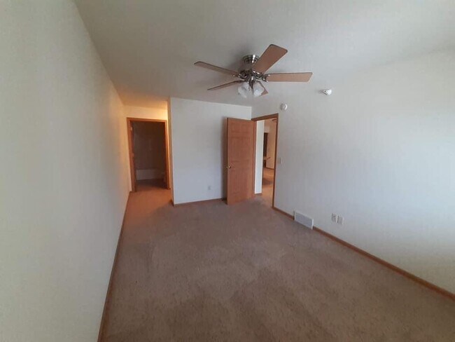 Building Photo - 800 Angel Ct., Apt 101