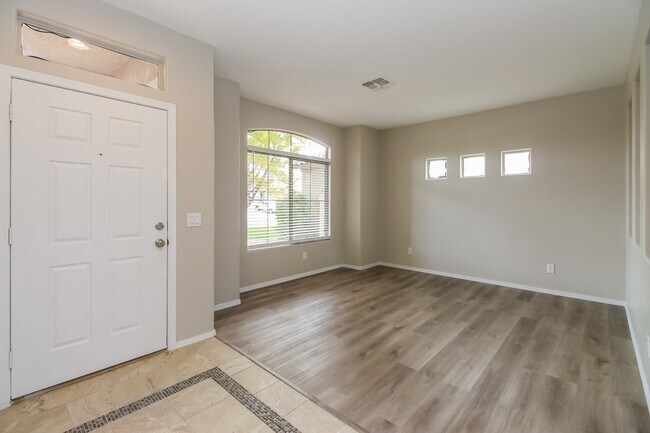 Foto del edificio - 320 W Brooks Street