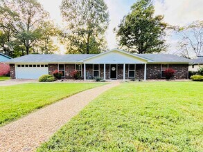 Building Photo - 816 Teresa Dr