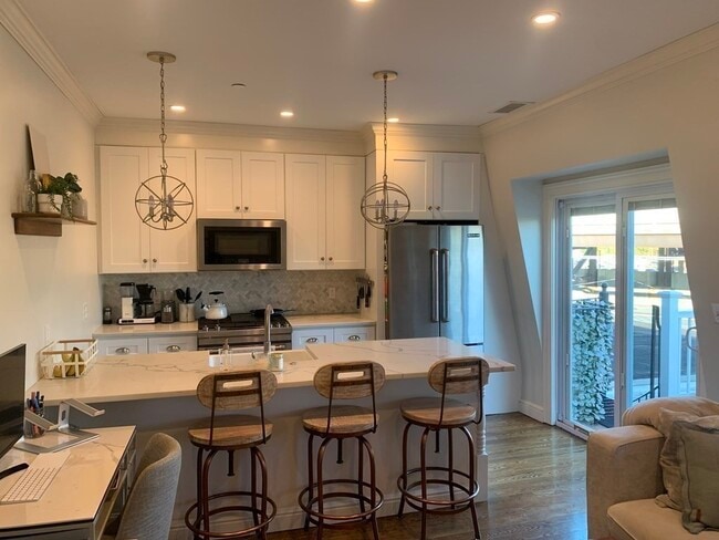 Building Photo - 31 Brighton St