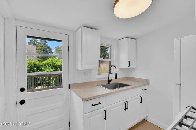 Building Photo - 61 Gladney Ave