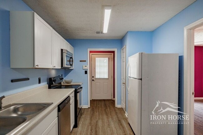 Building Photo - 195 Westchester Cir