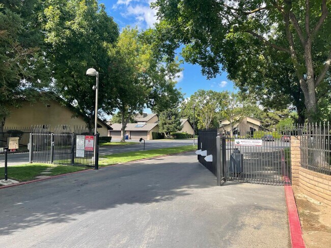 Foto del edificio - 4975 E Butler Ave