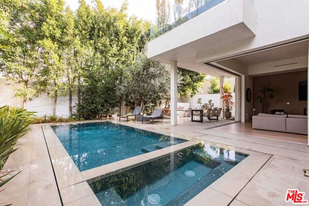 Foto principal - 736 N Orange Dr