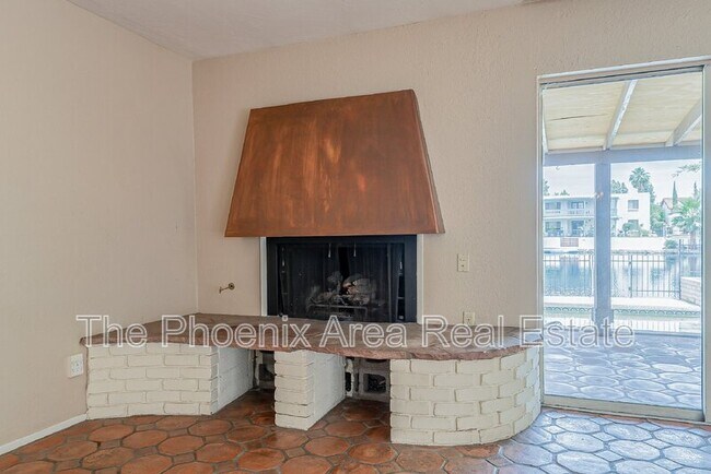 Foto del edificio - 5506 S Rocky Point Rd