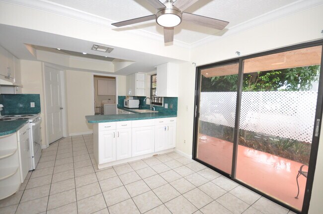 Building Photo - 10 Evergreen Dr