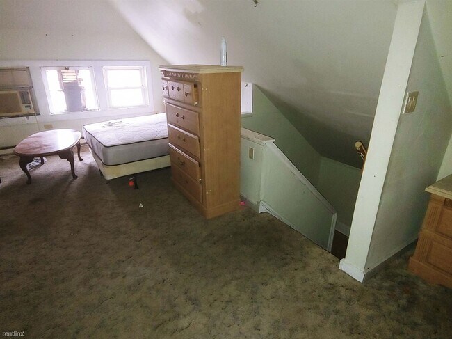 Foto del edificio - Studio, 1 bath Triplex - 3549 West 129th S...