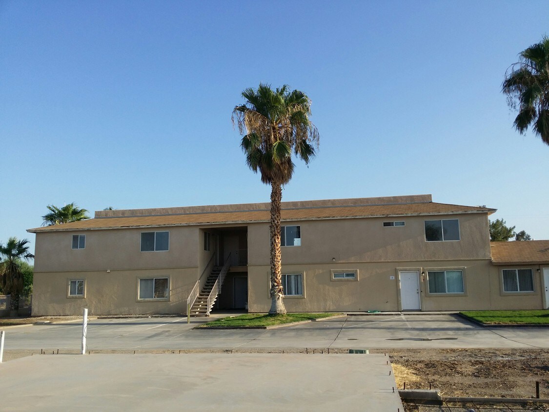 Front view - 684 N 6th St