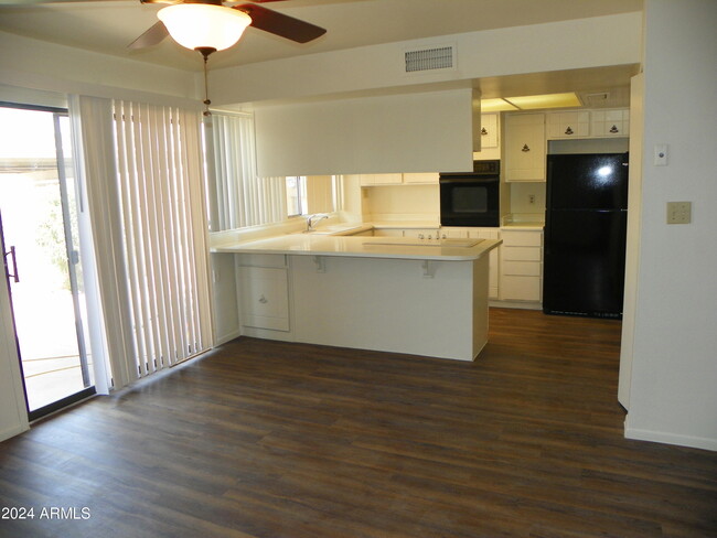 Building Photo - 8302 E Chaparral Rd