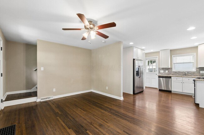 Foto del edificio - 557 E Royal Forest Blvd