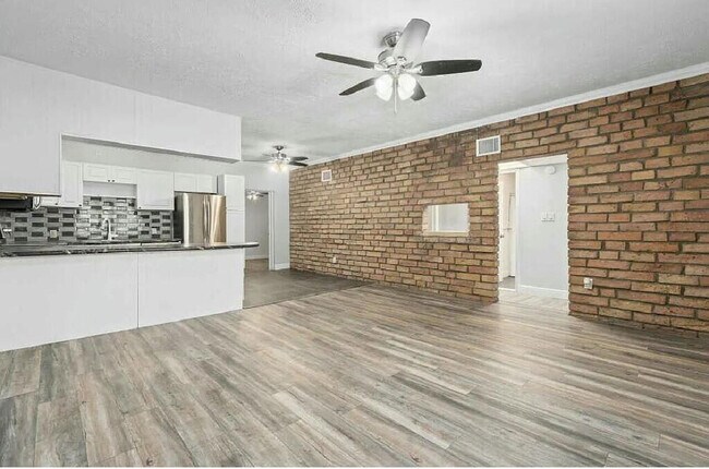 Building Photo - 1016 Chipola Rd
