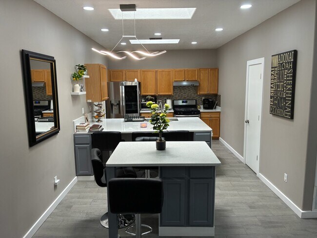 Foto del edificio - 243 Glenridge Park Ln NE