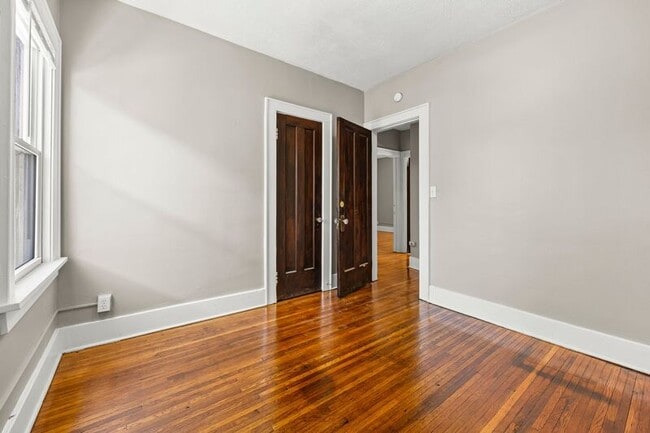 Building Photo - 16-18 Hillendale St