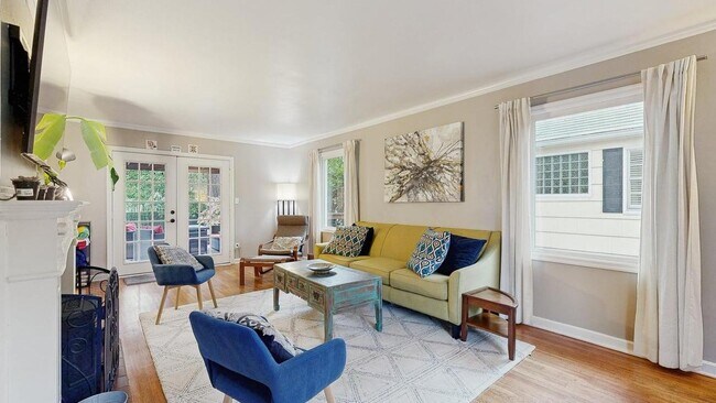 Foto del edificio - Cozy home with fenced yard and hot tub in ...