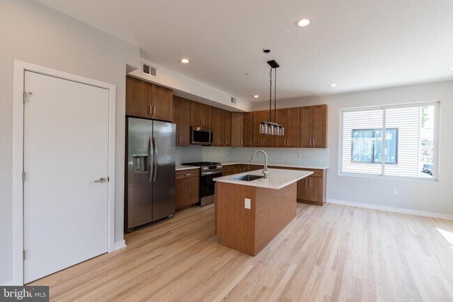 Foto del edificio - 1351 S Myrtlewood St