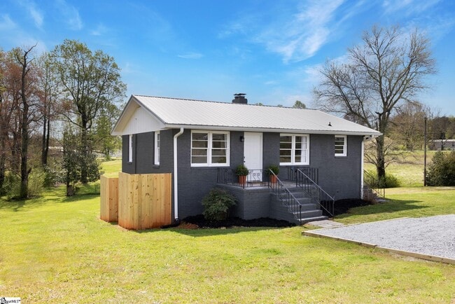 Building Photo - 1126 US-25