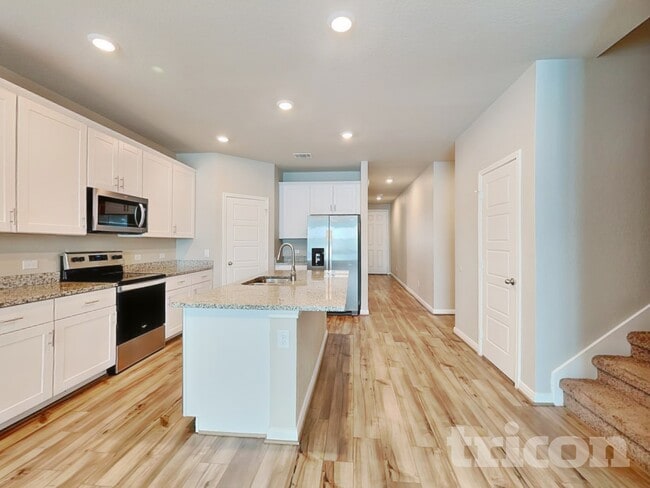 Building Photo - 13630 Paxton Blvd