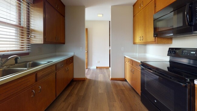 Building Photo - 4 Bedroom, 2 Bathroom Split Level Home