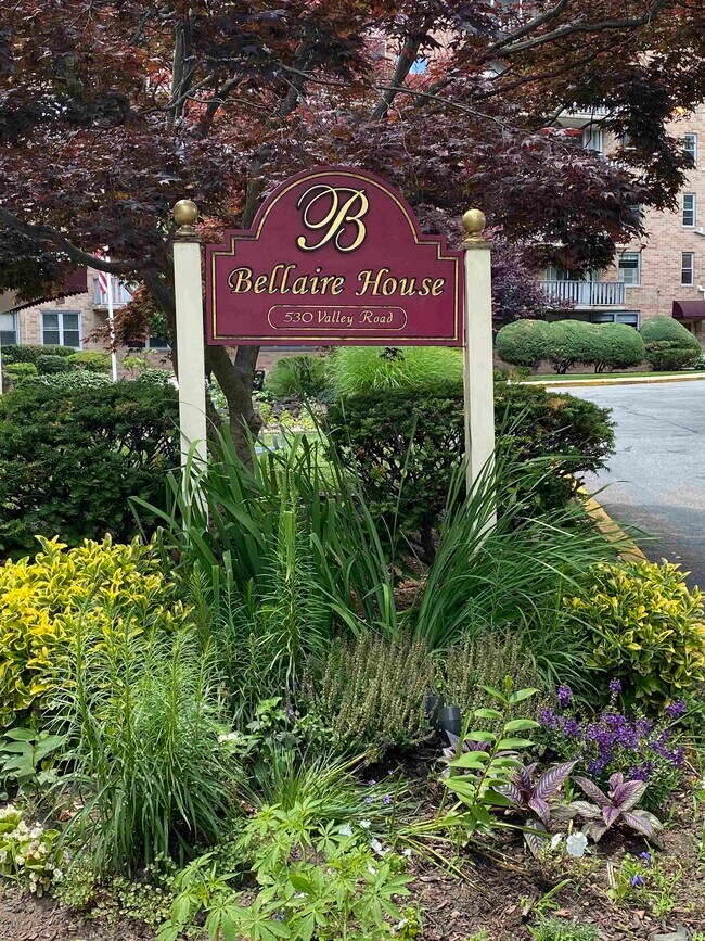 Foto del edificio - 530 Valley Rd