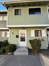 Building Photo - 540 N Pine St