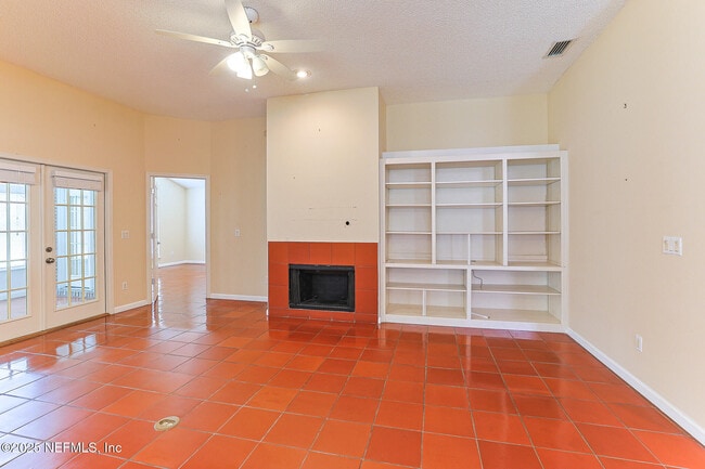 Building Photo - 1561 Stonebriar Rd