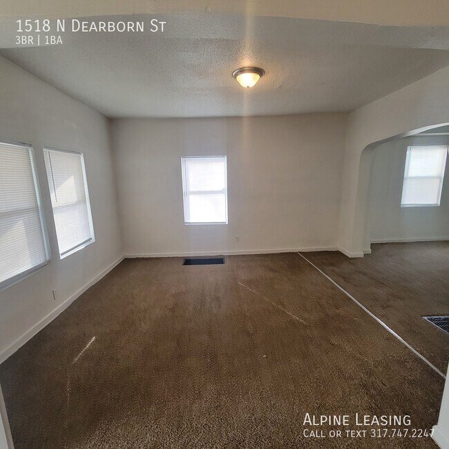 Building Photo - Large Near East 3BR Home!