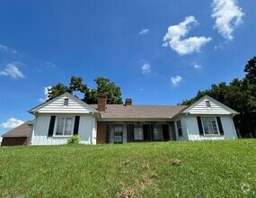 Building Photo - 4320 Bishop Hills Dr