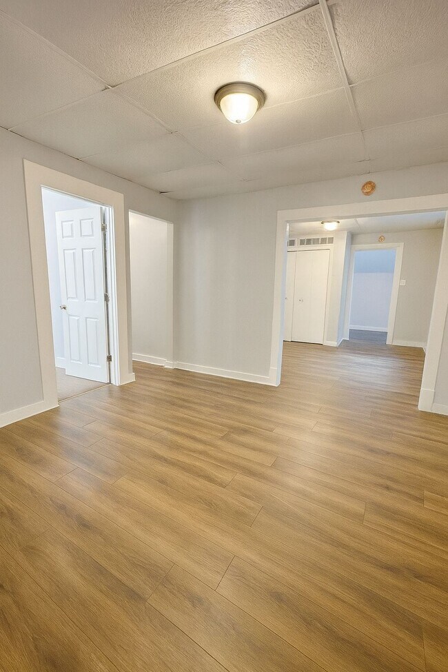 Building Photo - 479 Lawson Ave W