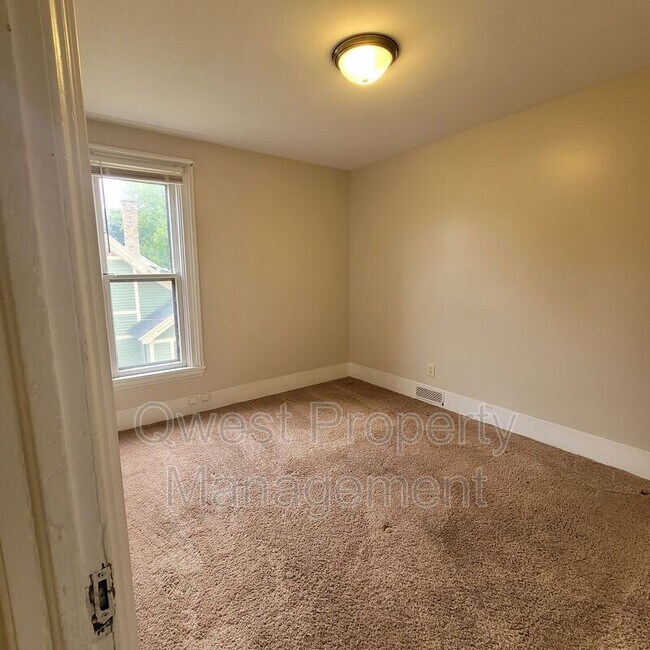 Foto del edificio - 221 Hollister Ave SE
