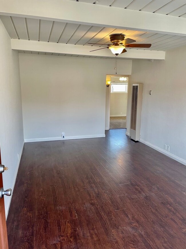 Building Photo - FIRST MONTH FREE! 2-Bedroom Apartment in the Heart of Pacific Beach – Walk to the Ocean!