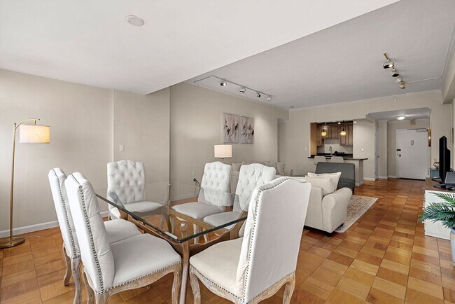 Foto del edificio - 2 Hawthorne Pl