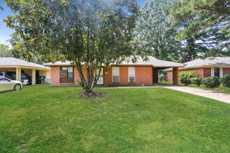 Building Photo - 125 James Garfield Cir