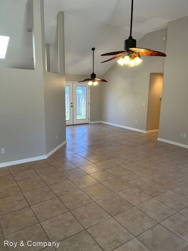 Building Photo - 3 br, 2 bath House - 527 Terrier Way