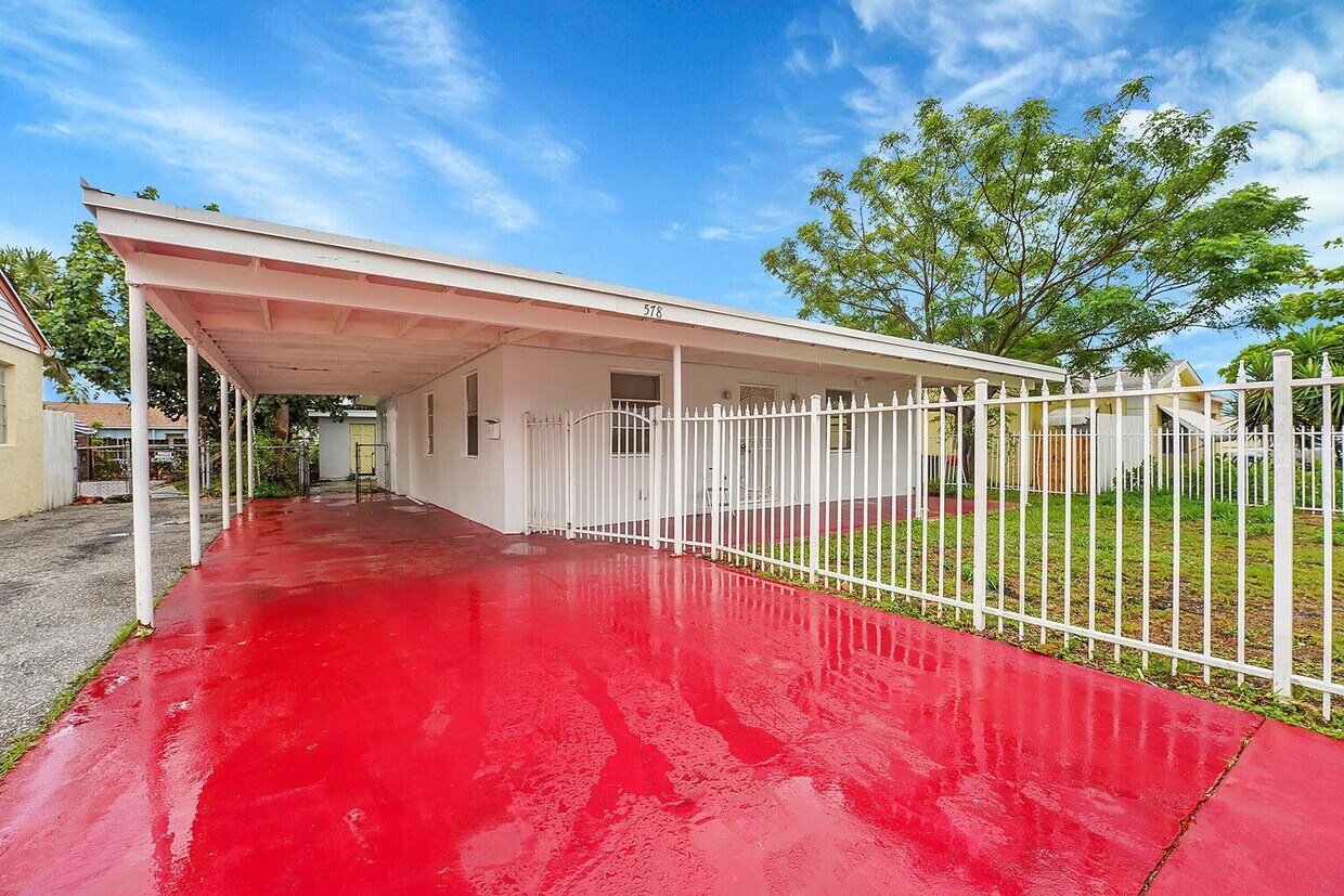 Foto principal - 578 W 2nd St