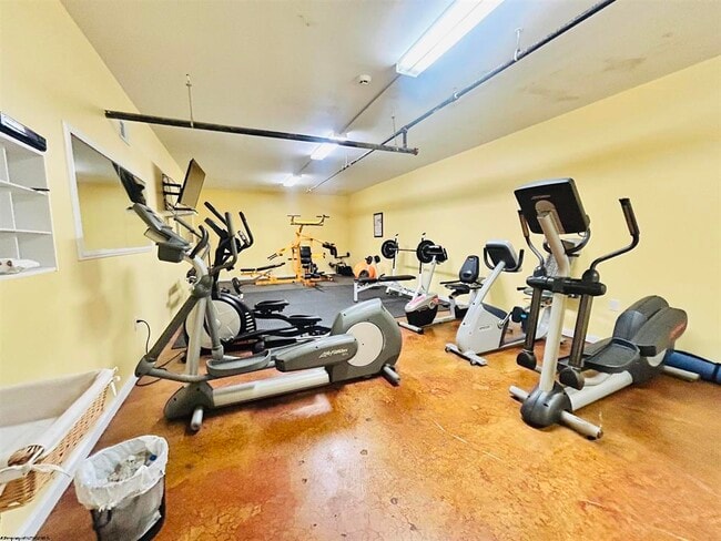 Building Photo - 1117 University Ave