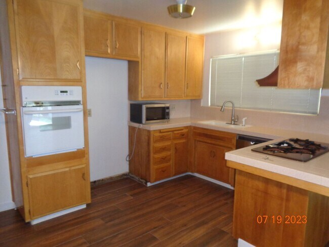 Building Photo - Central Lancaster 3 Bedroom 2 Bath 1458 sq...