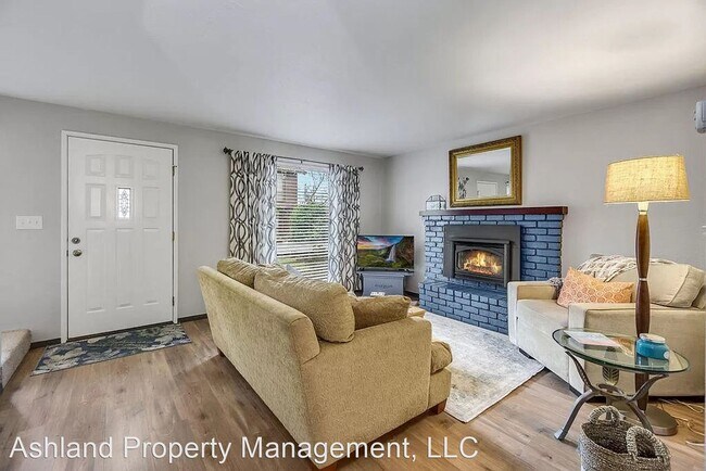 Foto del edificio - 2 br, 1.5 bath House - 163 E Hersey St