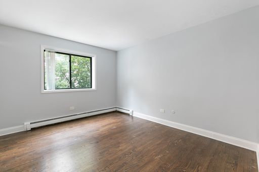 Building Photo - 6201 N Kenmore Ave