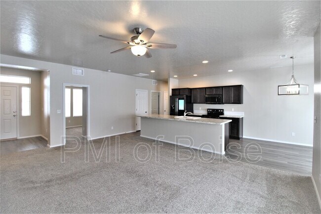 Foto del edificio - 973 S Rangipo Ave