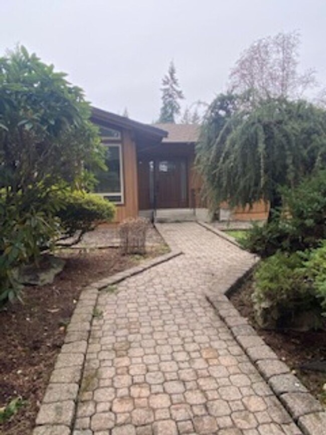 Building Photo - Spacious 3 BD 2.25 BA Home on Acreage