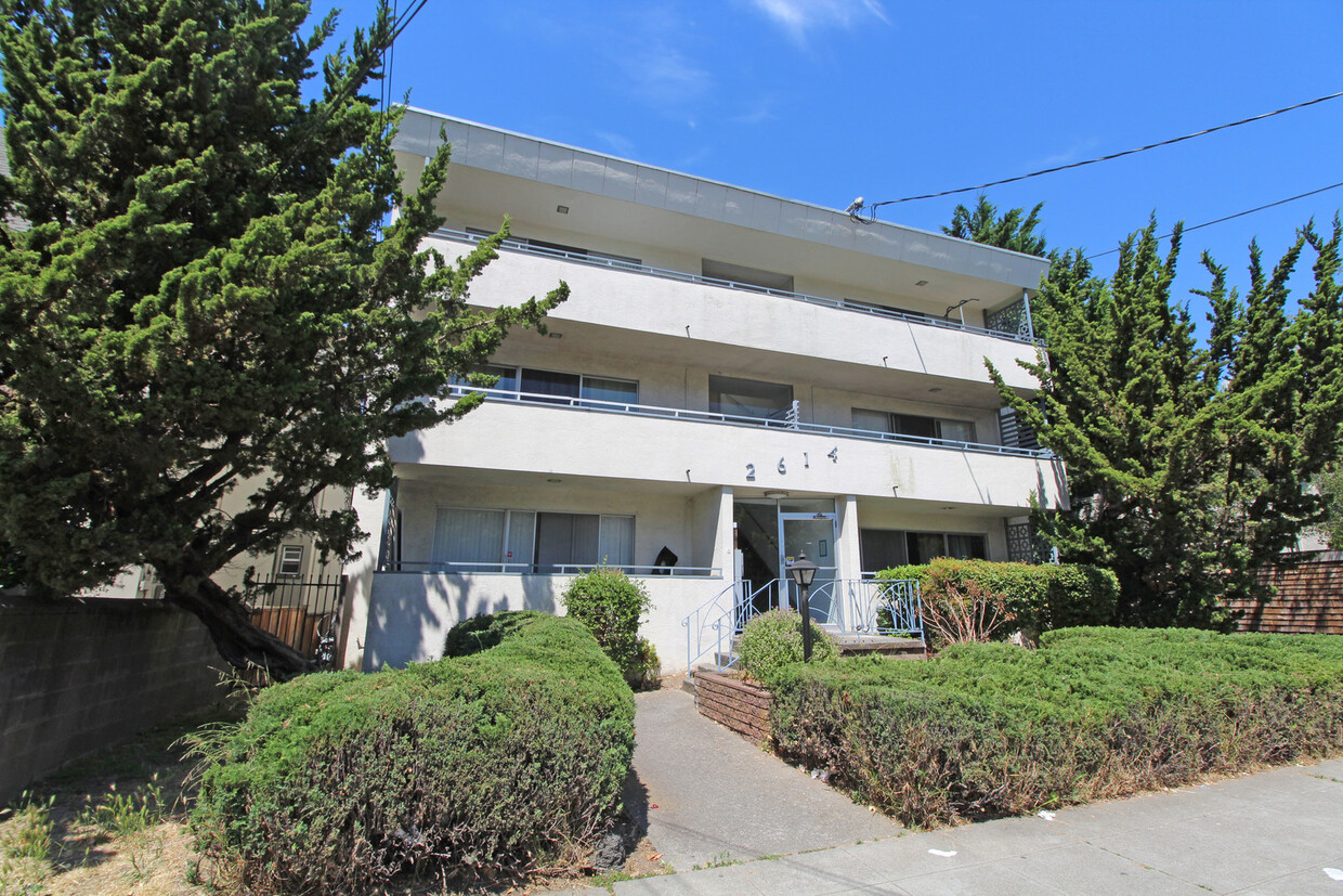 Primary Photo - Spacious Updated 2bd/2ba Condo Near UC Ber...