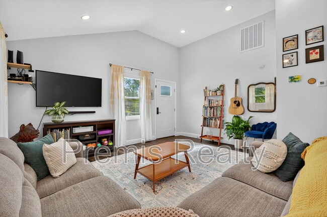 Building Photo - 4201 3rd Ave N