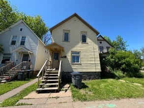 Building Photo - 2705 W 2nd St