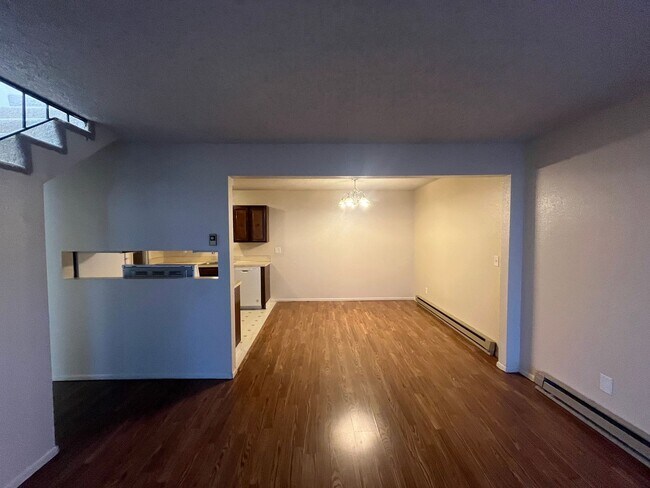 Building Photo - 5821-5827 NE Davis St
