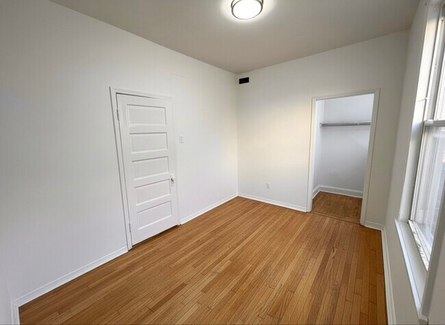 Foto del edificio - 2908 N Springfield Ave