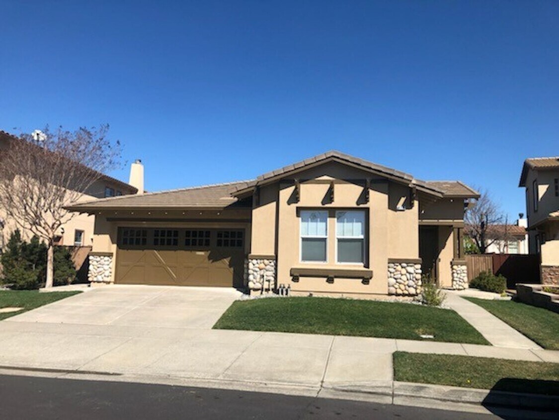 Foto principal - 877 Emerald Hills Cir