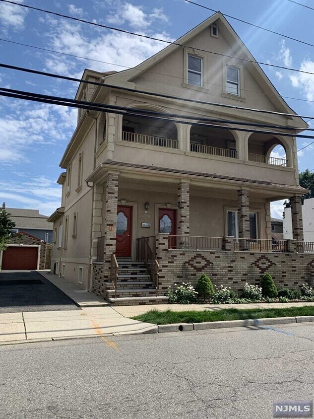 75 Vreeland Ave Unit 1st Floor, Hackensack, NJ 07601 Room for Rent in