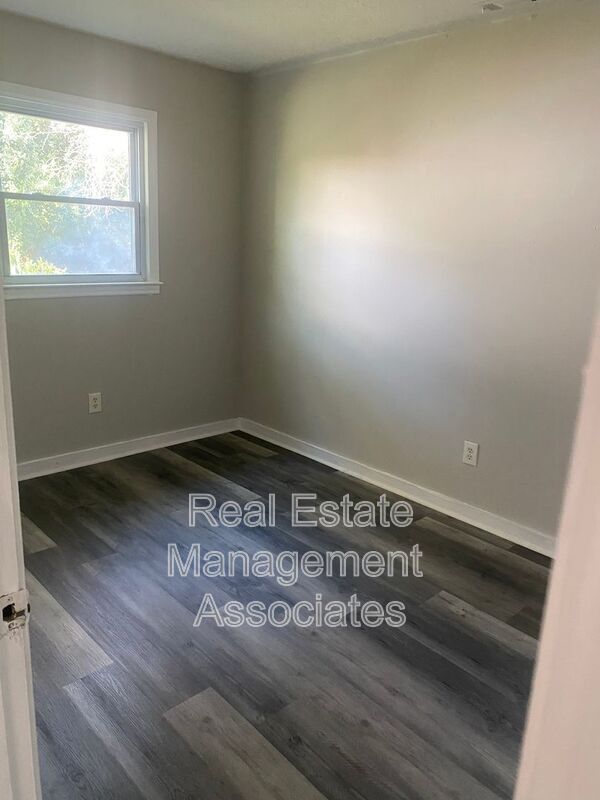 Foto del edificio - 521 E Central Ave