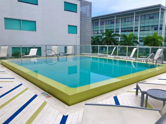 Foto del edificio - 1700 Meridian Ave